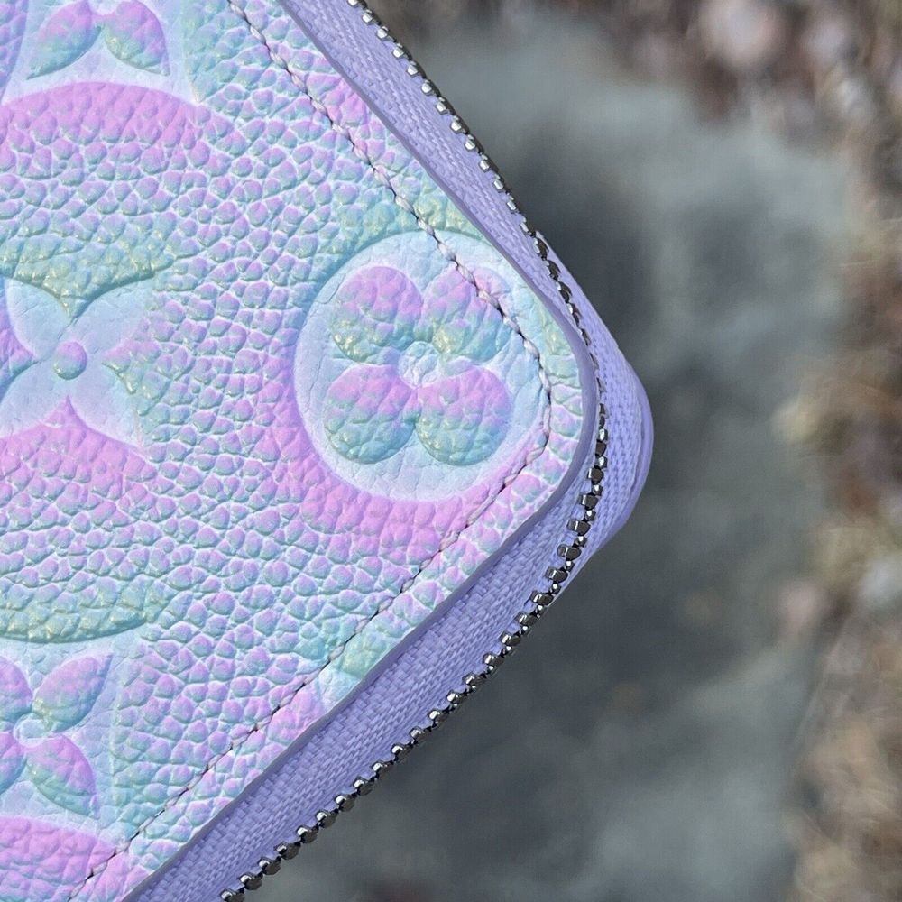 💖SOLD💖Louis Vuitton Lilac Summer Stardust Zippy Compact Wallet - Picture 4 of 12